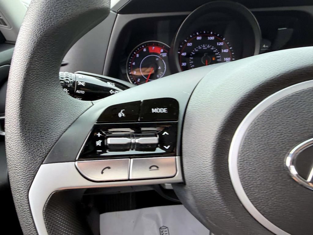 Used 2023 Hyundai Elantra SEL FWD image 33