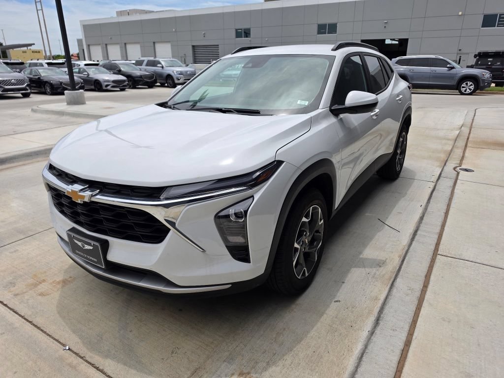 Used 2025 Chevrolet Trax LT w/ LT Convenience Package