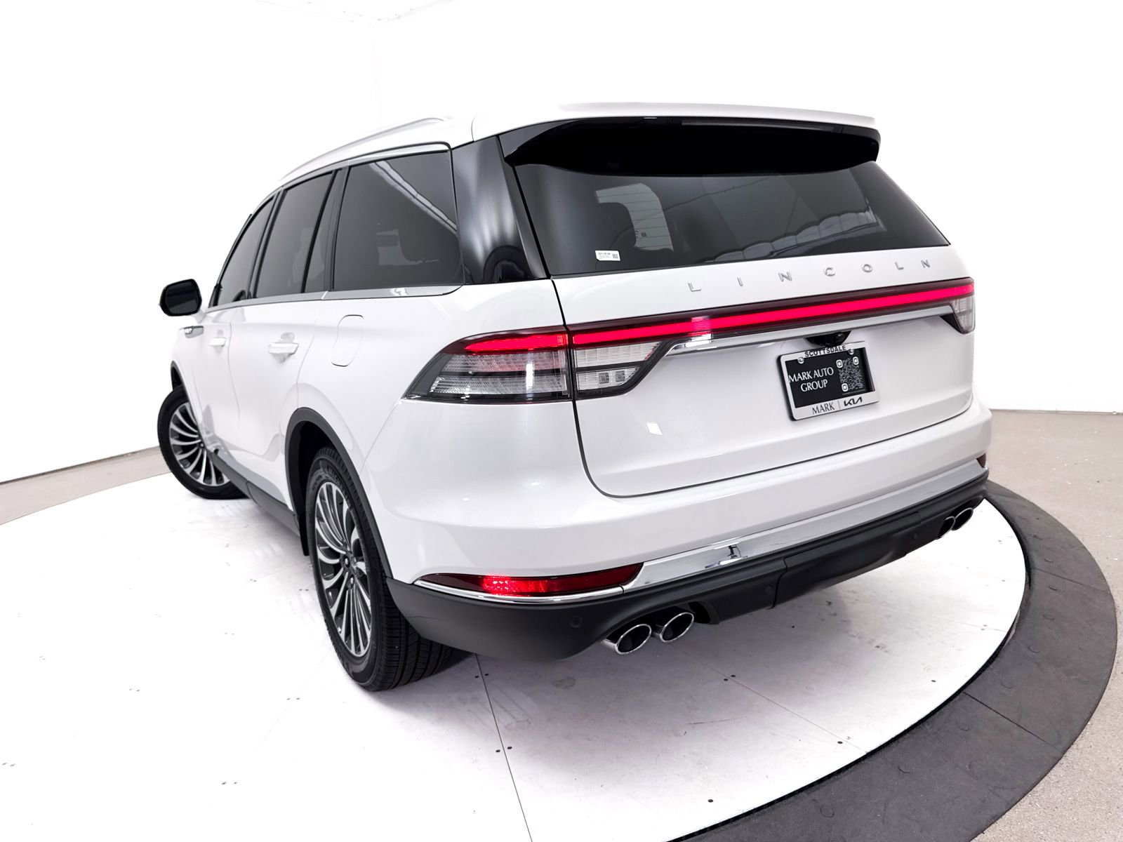Used 2020 Lincoln Aviator Reserve w/ Elements Package Plus AWD/4WD image 8