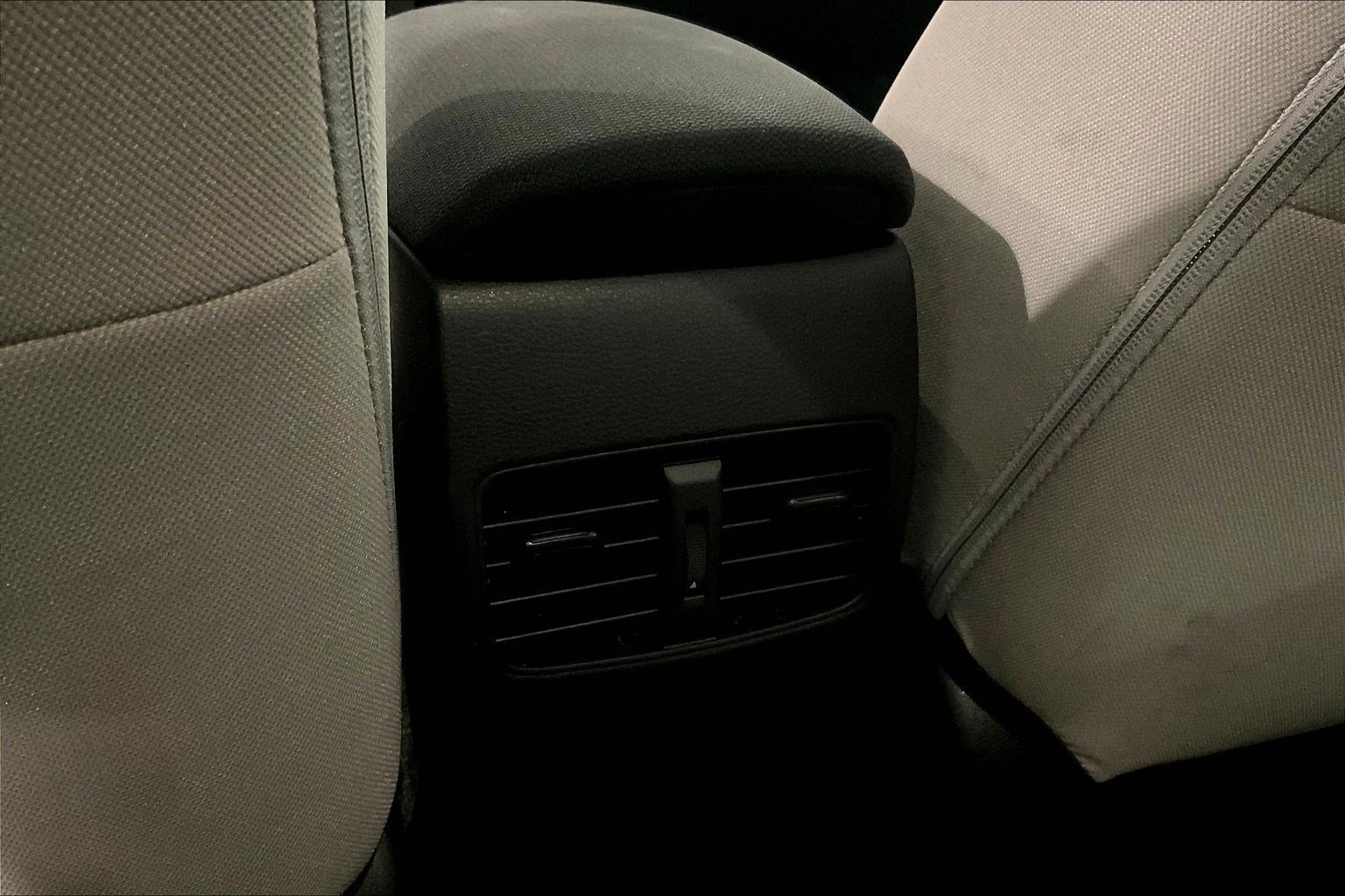 Used 2025 Toyota Corolla Cross L image 11