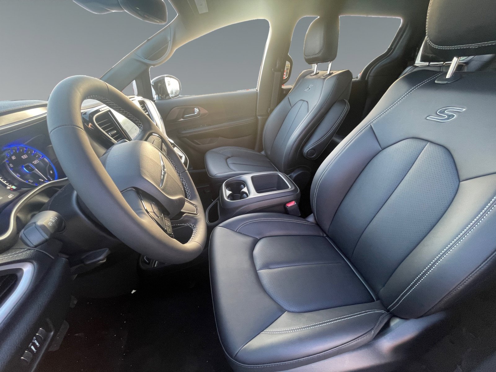 New 2026 Chrysler Pacifica Select w/ S Appearance Package FWD image 9