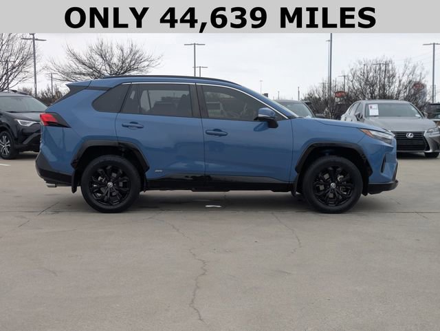 Used 2024 Toyota RAV4 SE image 4