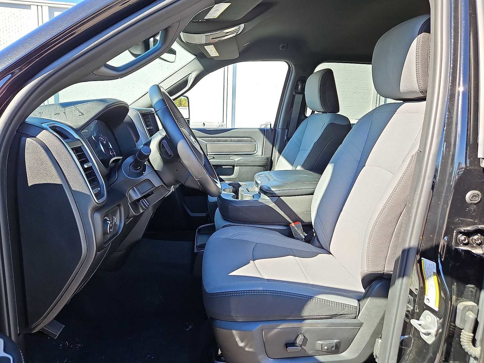 Used 2024 RAM 2500 Big Horn w/ Bed Utility Group image 21