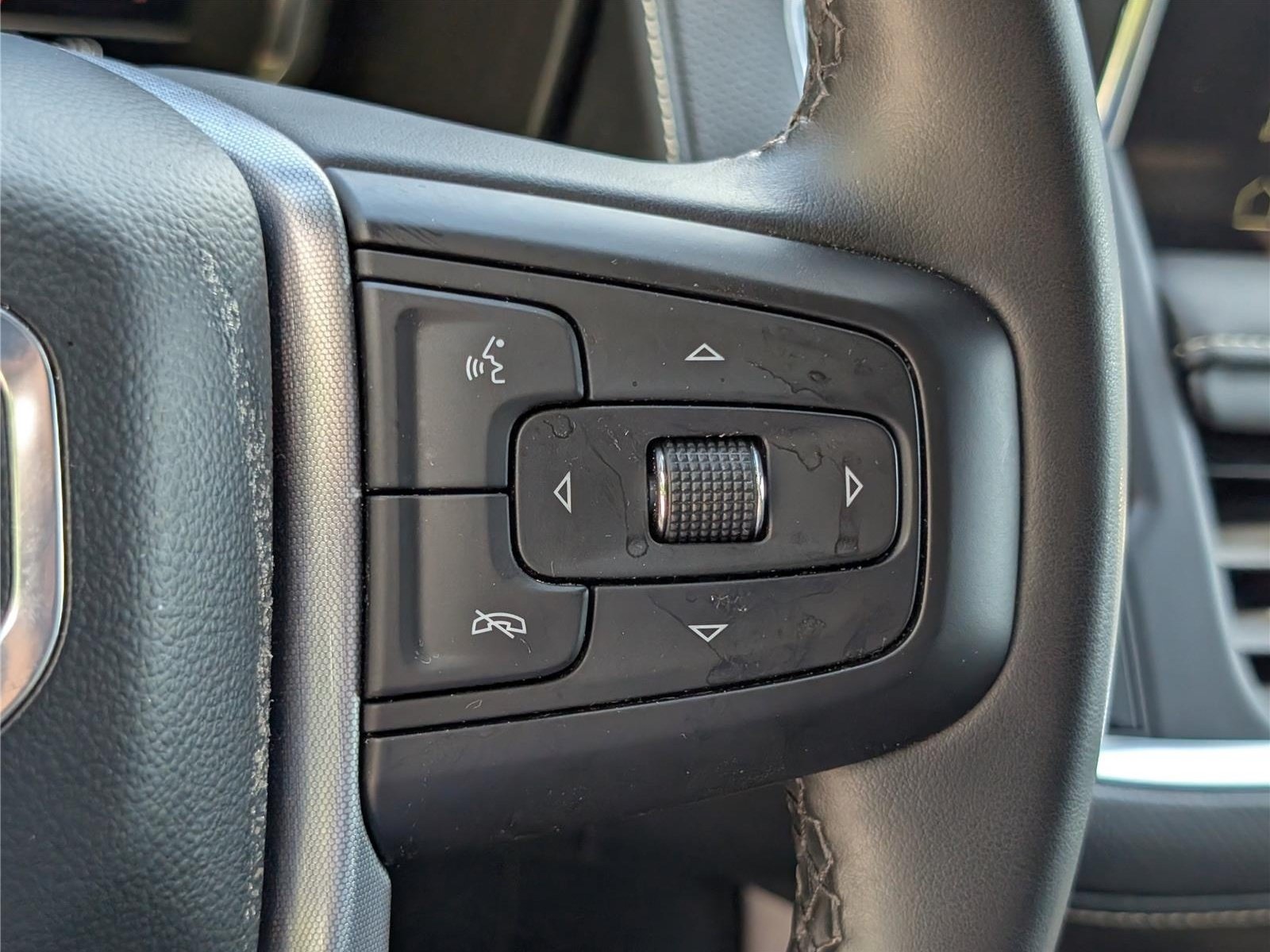 Used 2024 GMC Yukon SLT AWD/4WD image 27