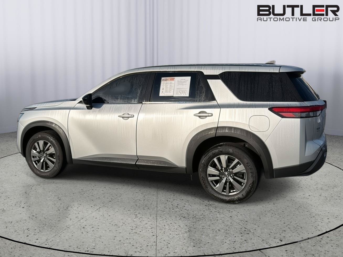 Used 2024 Nissan Pathfinder S AWD/4WD image 3