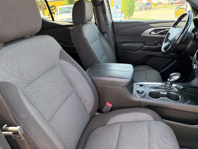 Used 2022 Chevrolet Traverse LT FWD image 25