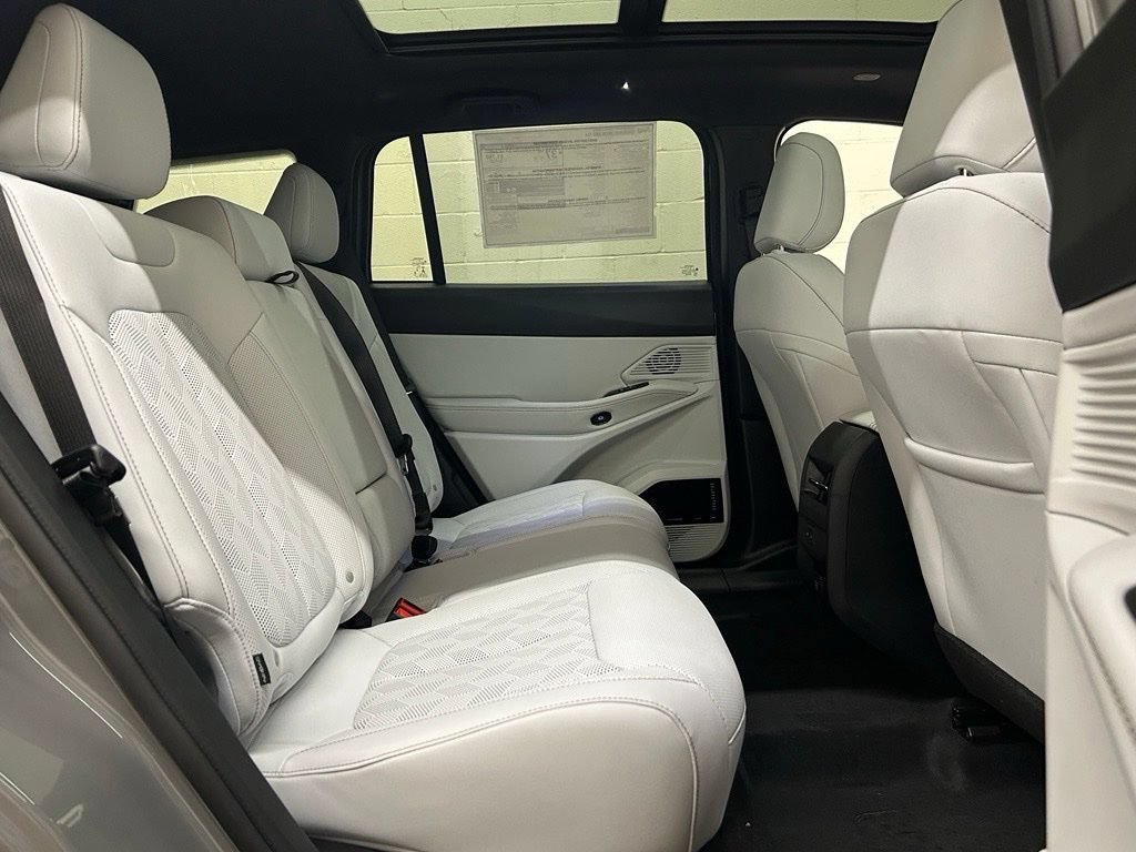 New 2026 Jeep Cherokee Overland w/ Advanced Pro Tech Group AWD/4WD image 9