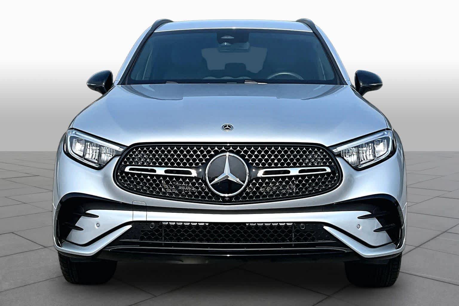 Used 2025 Mercedes-Benz GLC 300 image 4