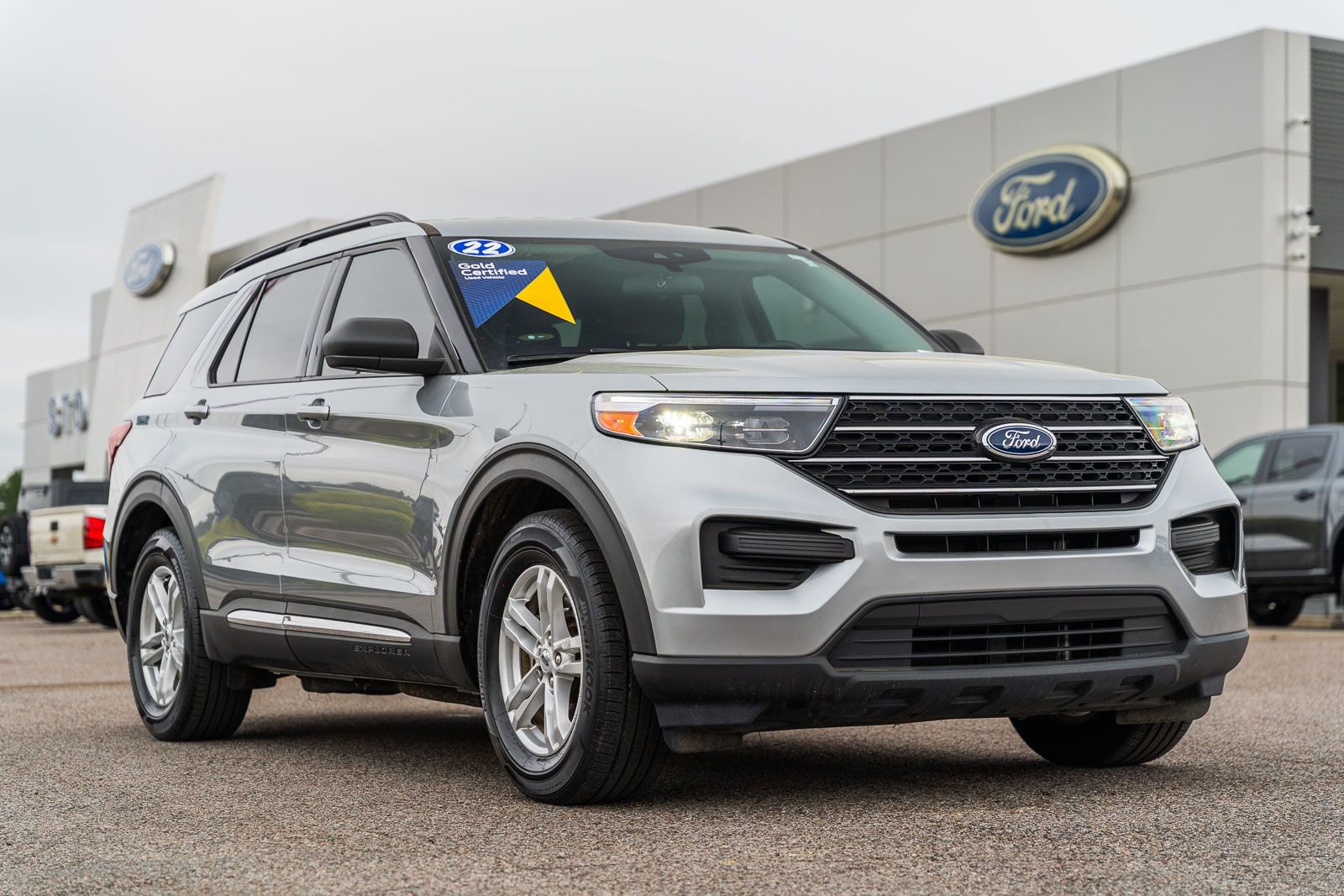 Certified 2022 Ford Explorer XLT RWD image 1