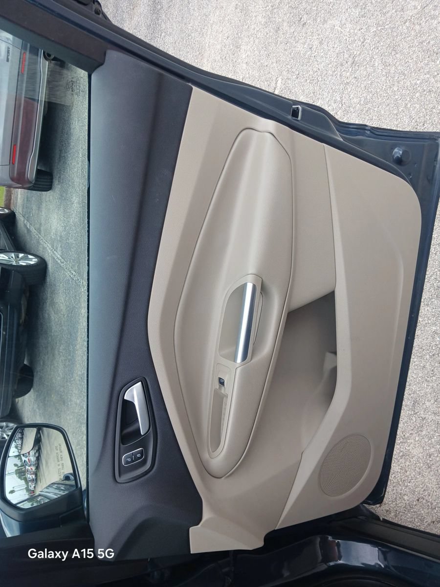 Used 2019 Ford Escape SE FWD image 17