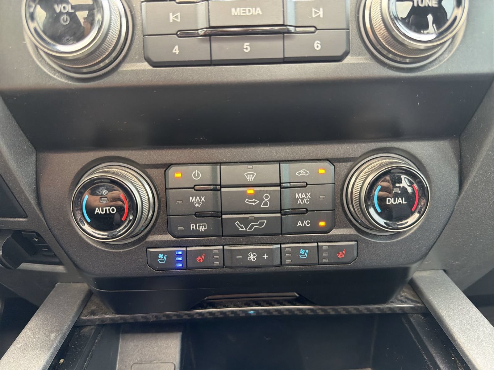 Used 2020 Ford F150 Raptor w/ Equipment Group 802A Luxury AWD/4WD image 21