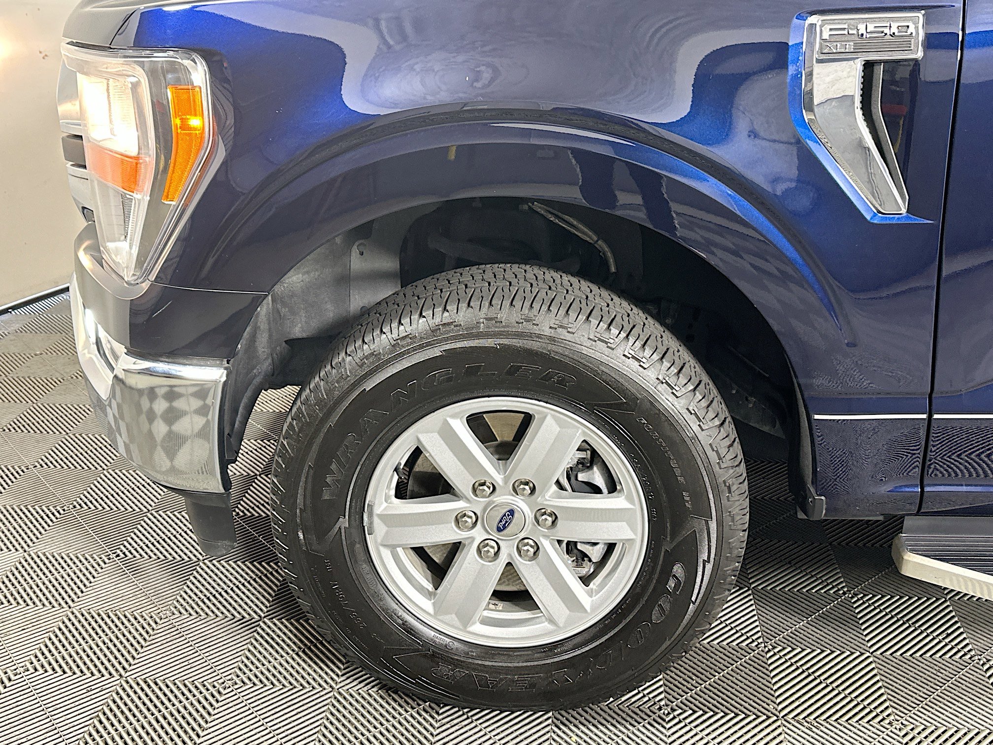 Used 2022 Ford F150 XLT w/ Trailer Tow Package AWD/4WD image 11