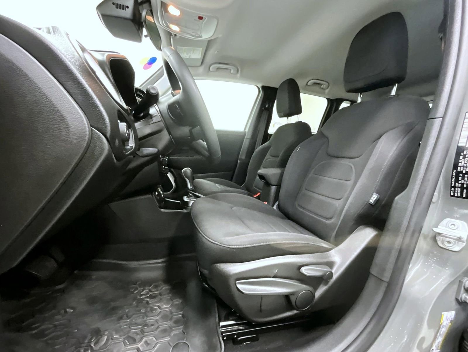 Used 2021 Jeep Renegade Latitude AWD/4WD image 11