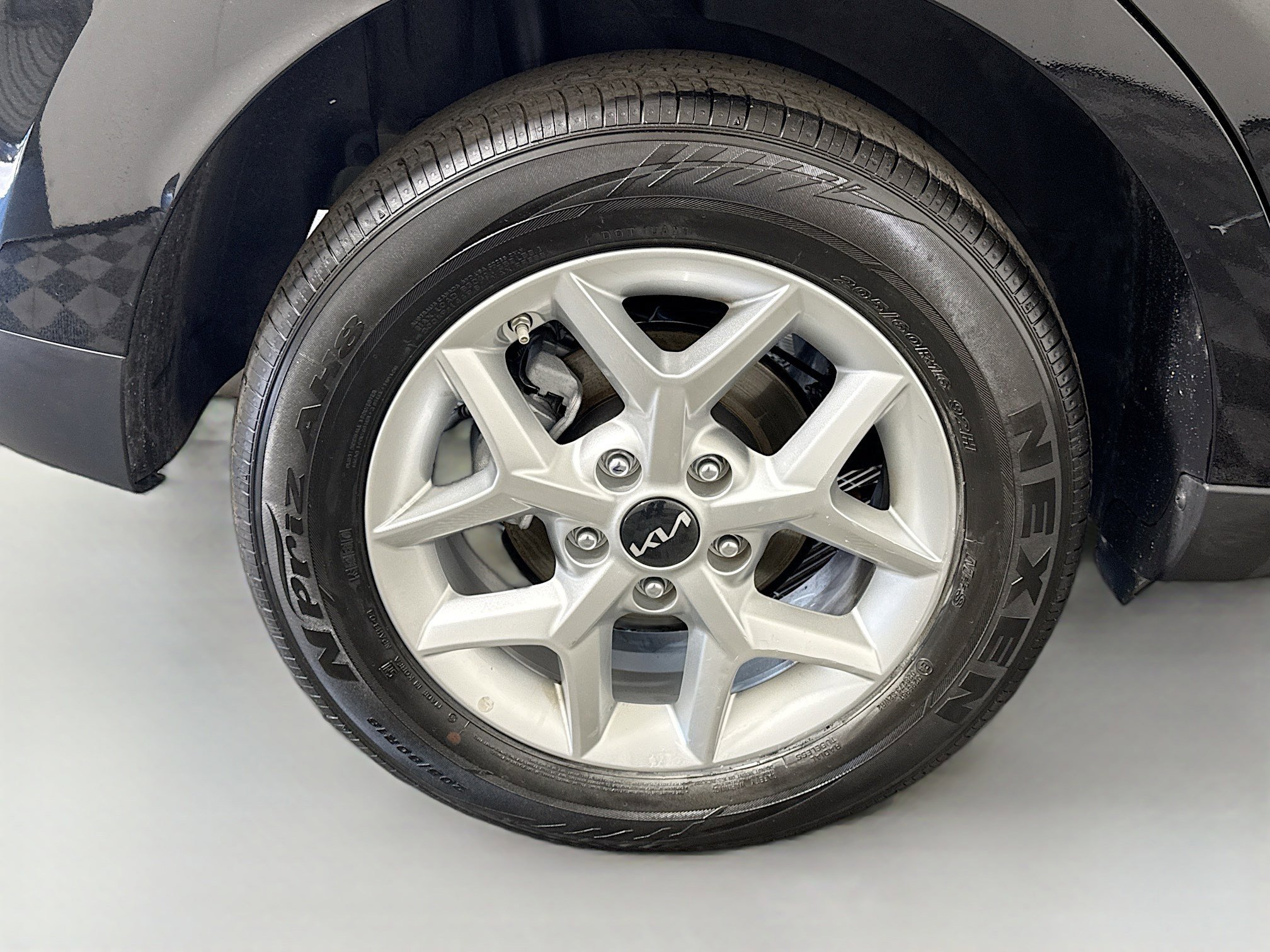 Used 2025 Kia Soul LX w/ LX Technology Package image 32