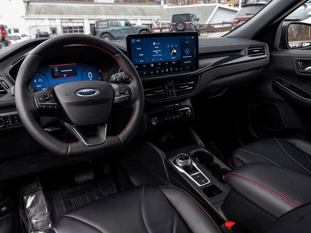 Used 2025 Ford Escape ST-Line Elite w/ Premium Technology Package image 17