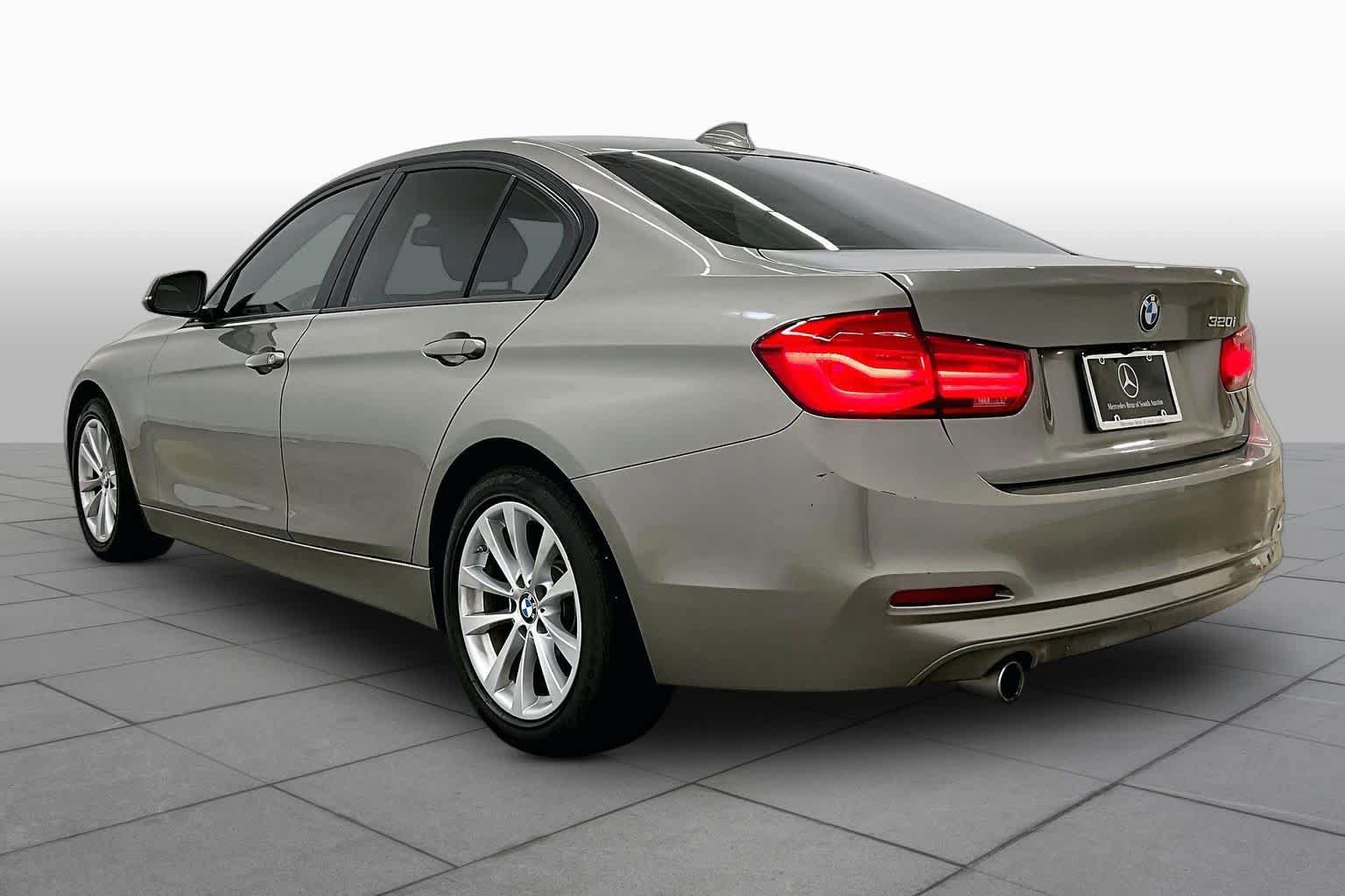 Used 2018 BMW 320i Sedan RWD image 12