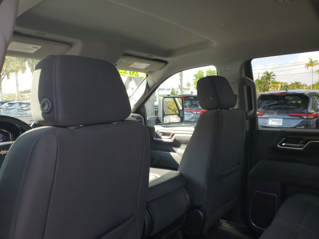 Used 2025 Chevrolet Silverado 2500 LT w/ Convenience Package image 12