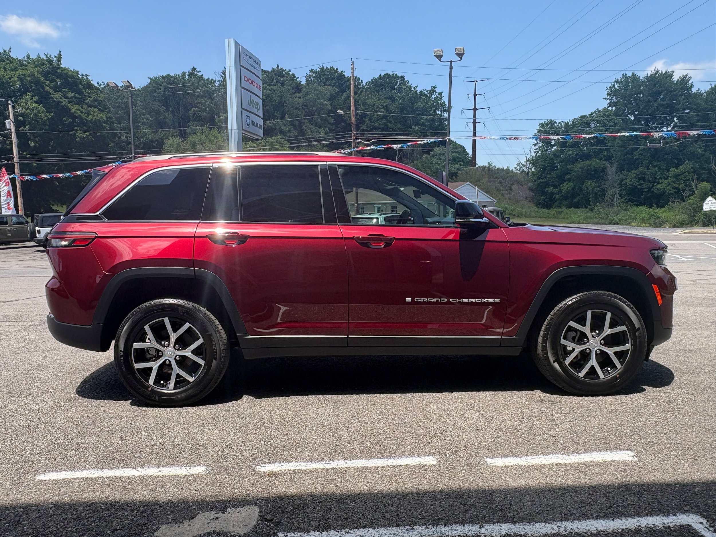 Certified 2024 Jeep Grand Cherokee Limited AWD/4WD image 6