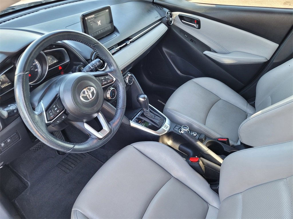 Used 2020 Toyota Yaris XLE image 9
