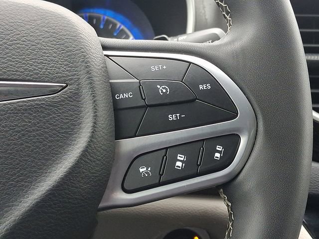 Used 2024 Chrysler Pacifica Touring-L FWD image 22