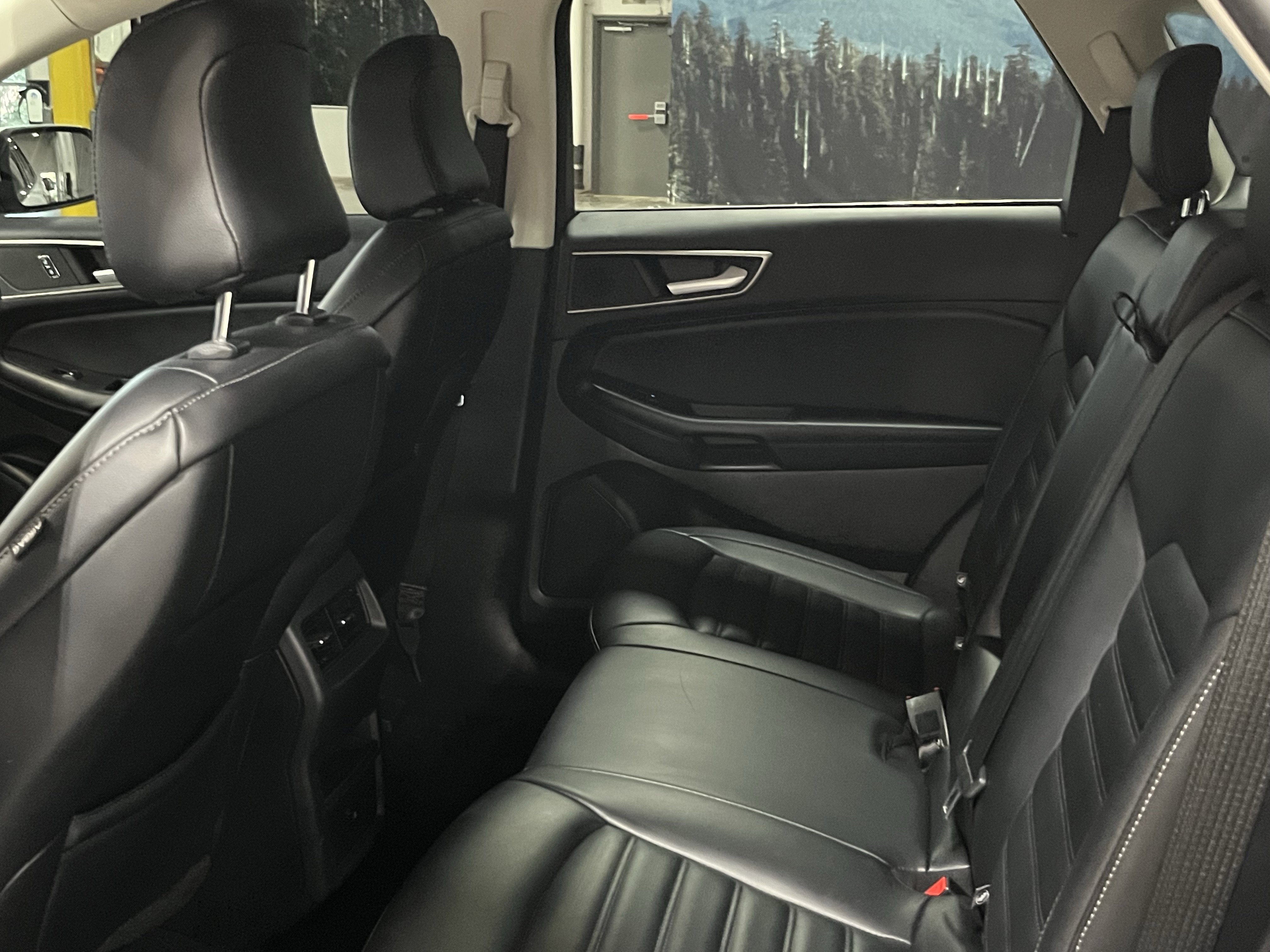 Used 2024 Ford Edge SEL image 13