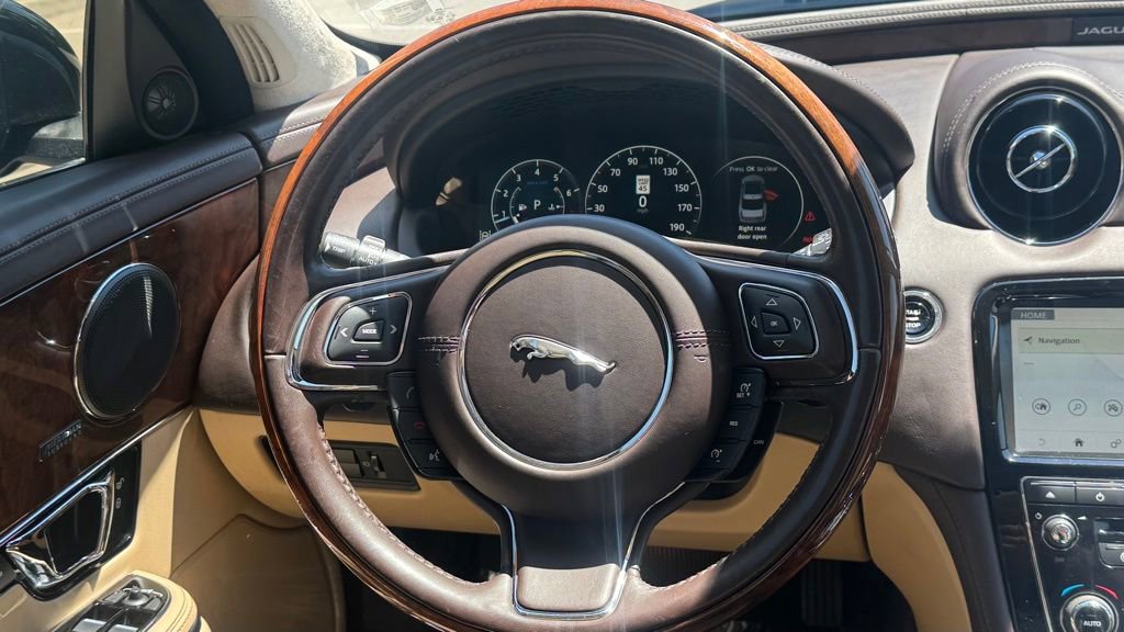 Used 2018 Jaguar XJ L Portfolio RWD image 11