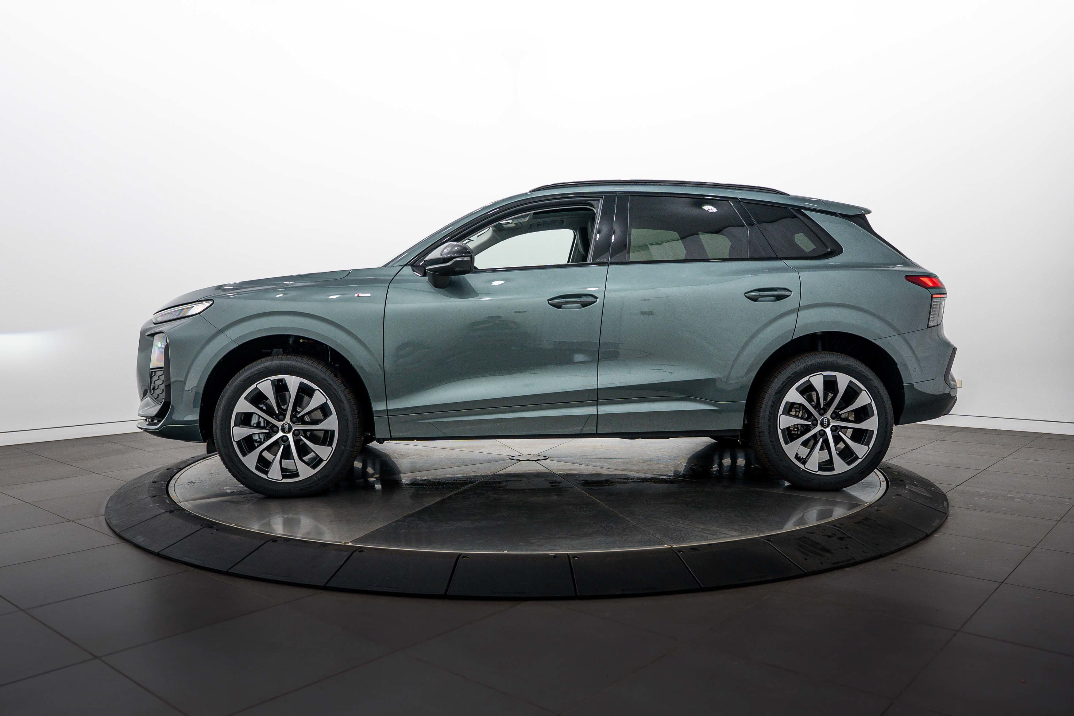 New 2026 Audi Q3 quattro 2.0T AWD/4WD image 6