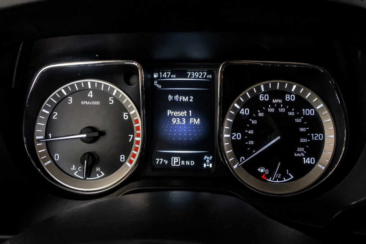 Used 2017 Nissan Titan SL AWD/4WD image 18