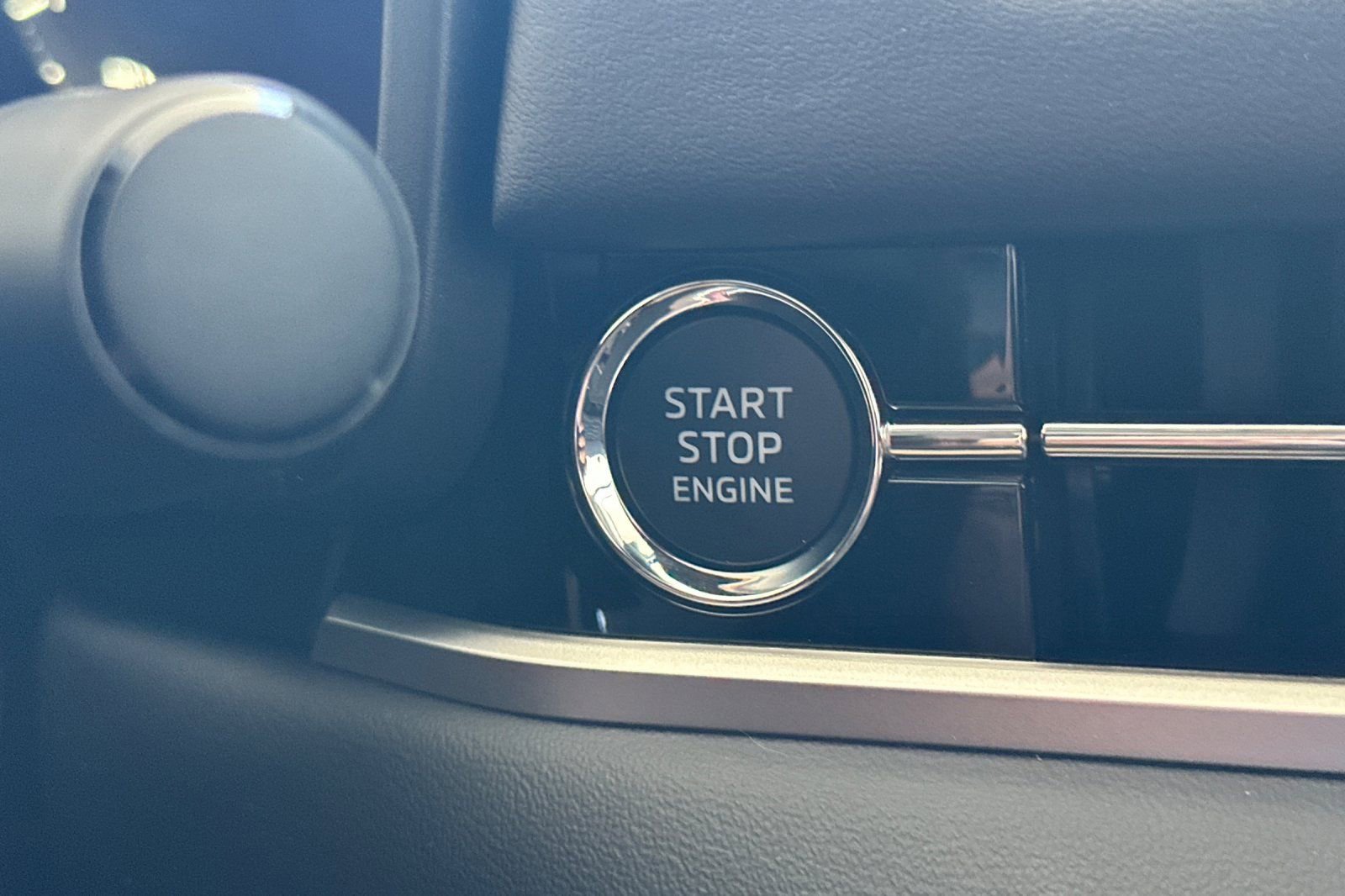 New 2025 Mitsubishi Outlander SEL image 21