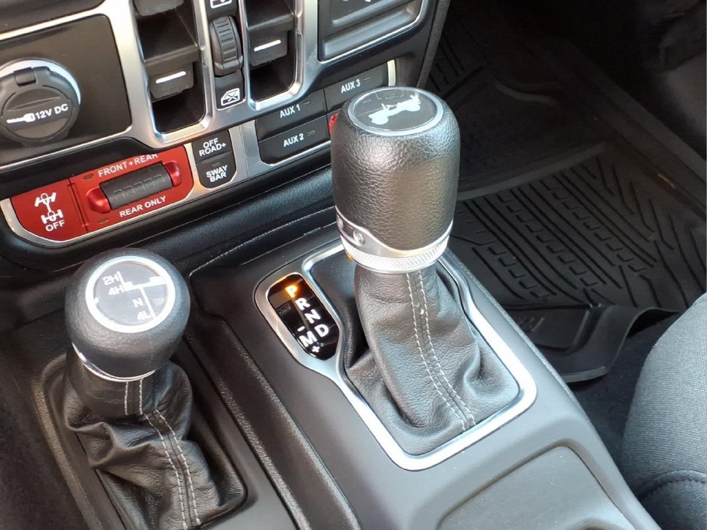 Used 2024 Jeep Wrangler Unlimited Rubicon AWD/4WD image 14