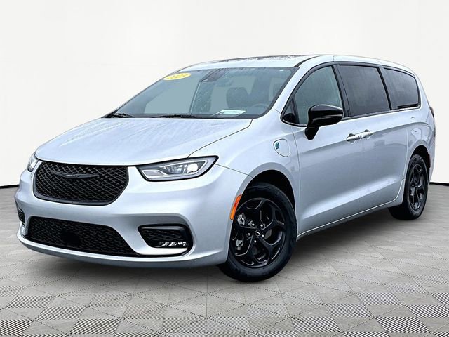 Used 2023 Chrysler Pacifica Limited w/ S Appearance Package image 3