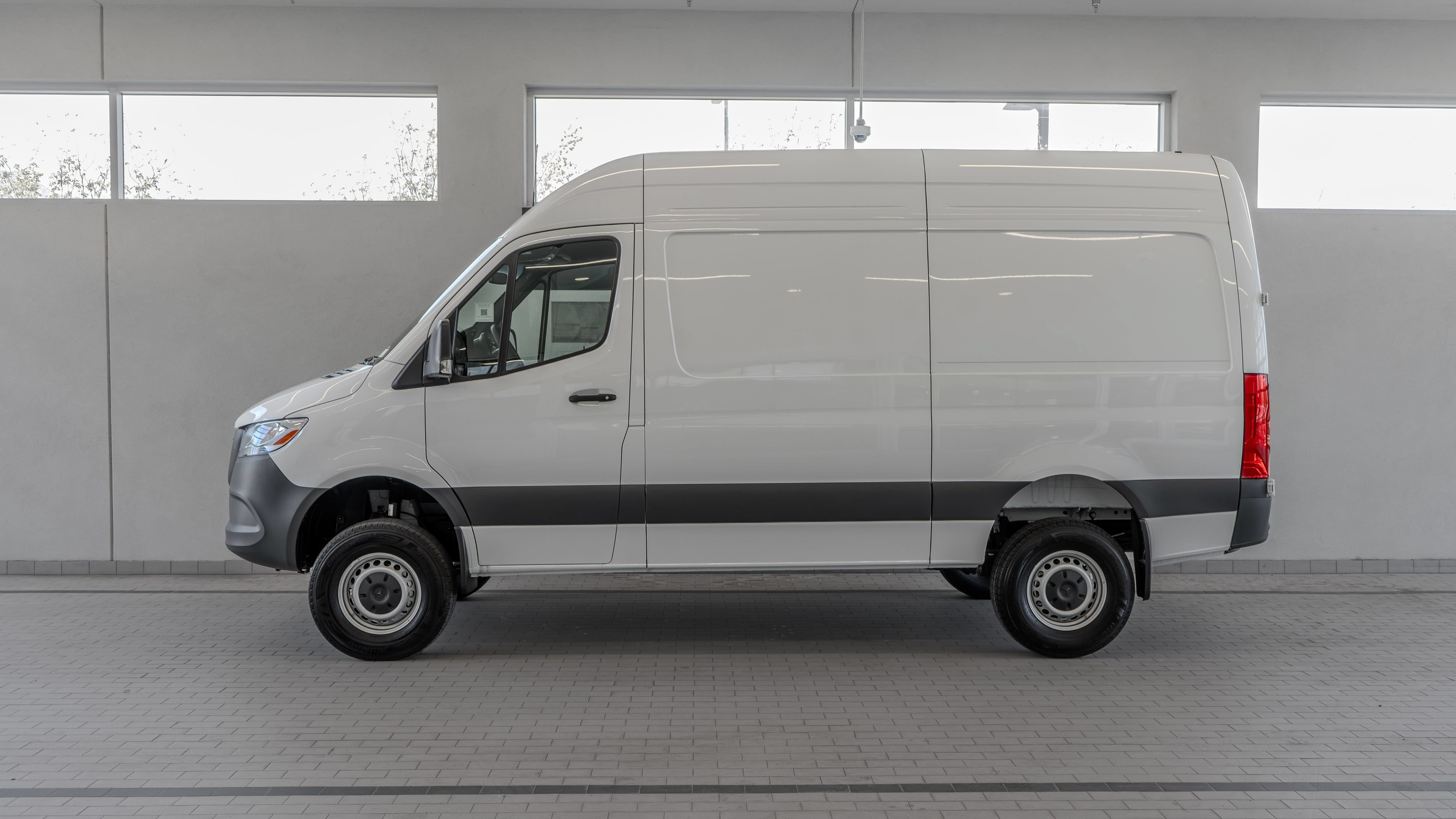 Used 2025 Mercedes-Benz Sprinter 2500 image 2
