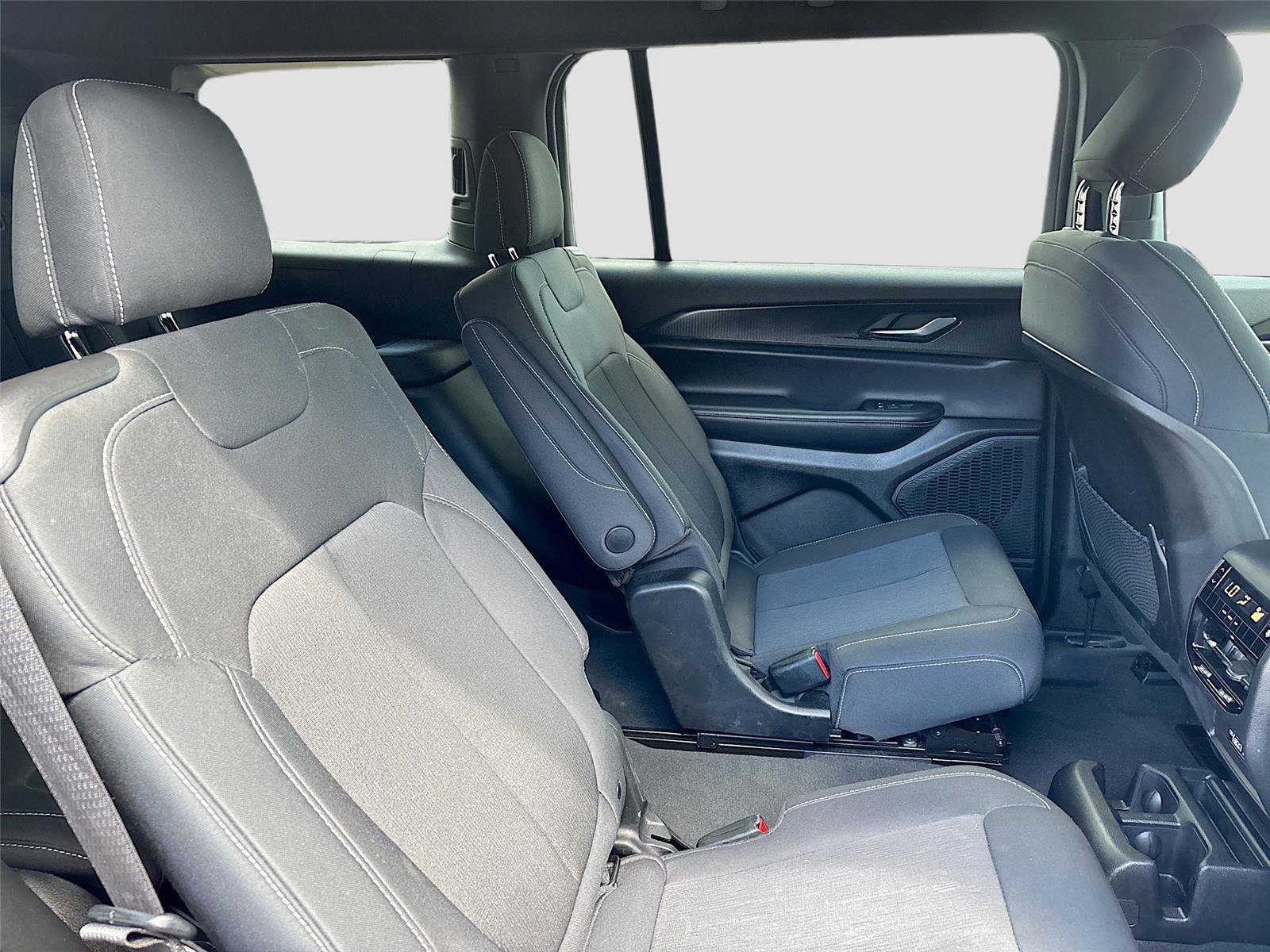 Used 2024 Jeep Grand Cherokee L Laredo image 31