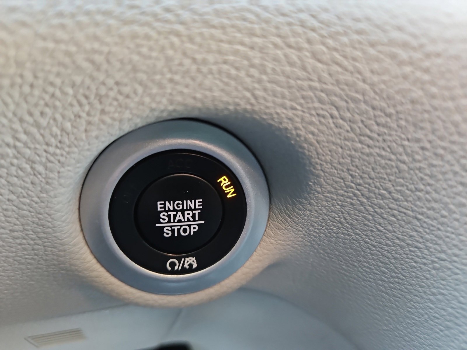 Used 2024 Chrysler Pacifica Select image 30