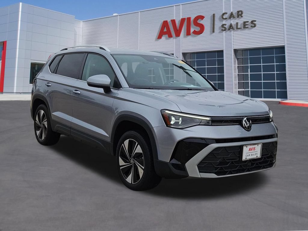 Used 2025 Volkswagen Taos SE AWD/4WD image 9