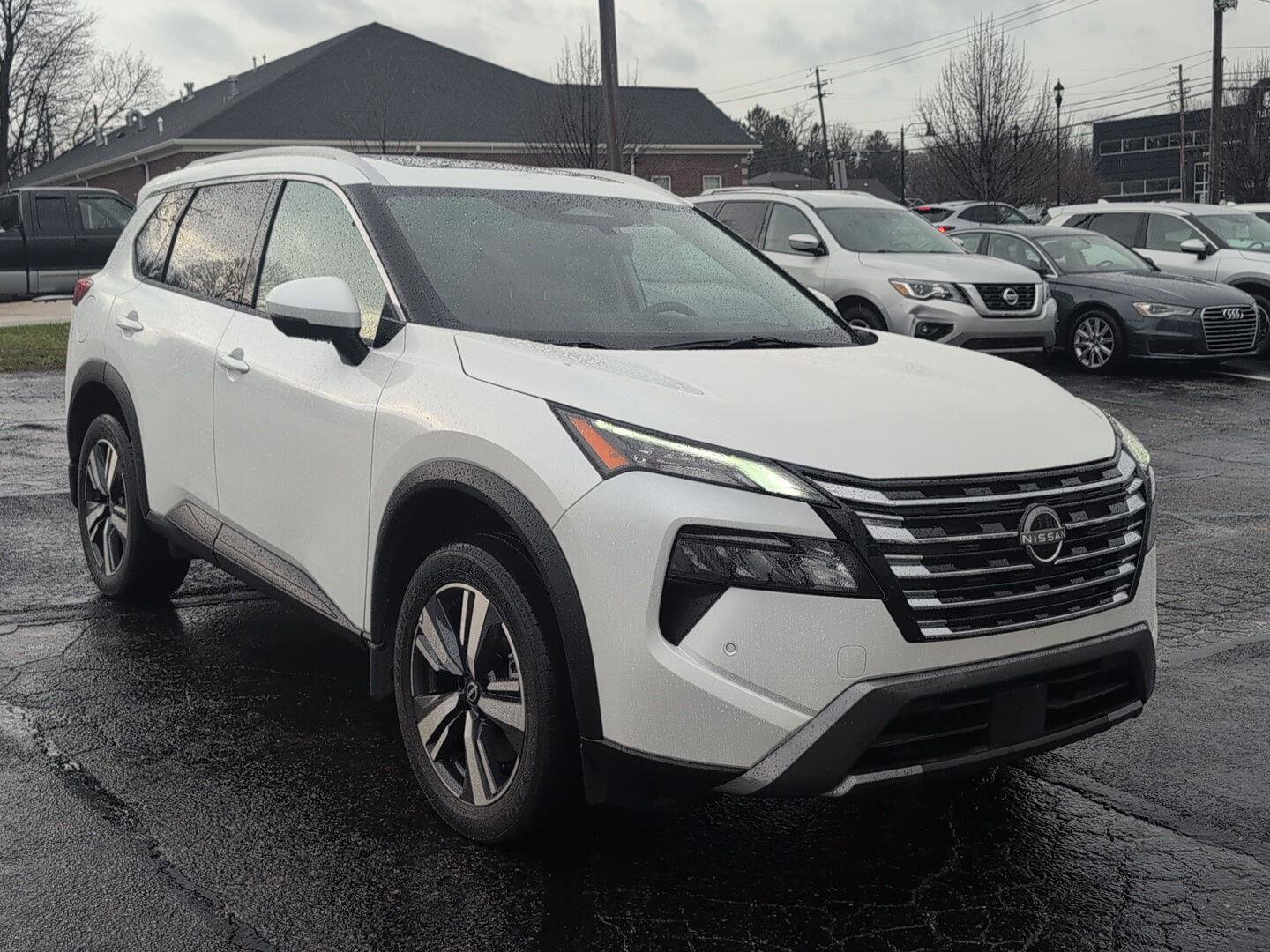 Used 2025 Nissan Rogue SL w/ Tech Package image 1