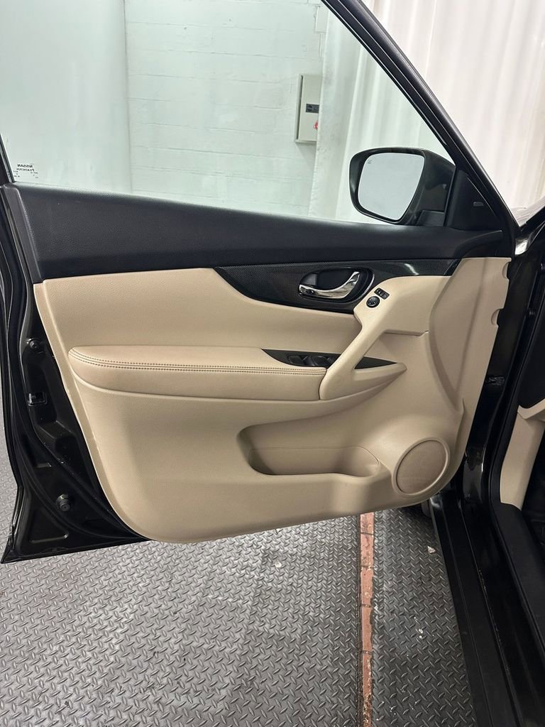 Used 2016 Nissan Rogue SL w/ SL Premium Package image 8