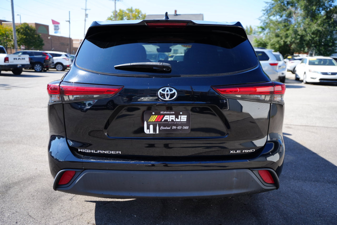 Used 2020 Toyota Highlander XLE image 7