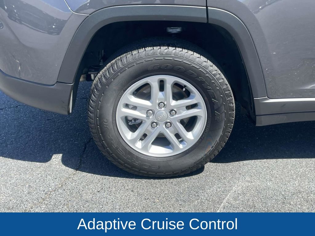 Certified 2025 Jeep Grand Cherokee Laredo w/ Trailer Tow Package image 14