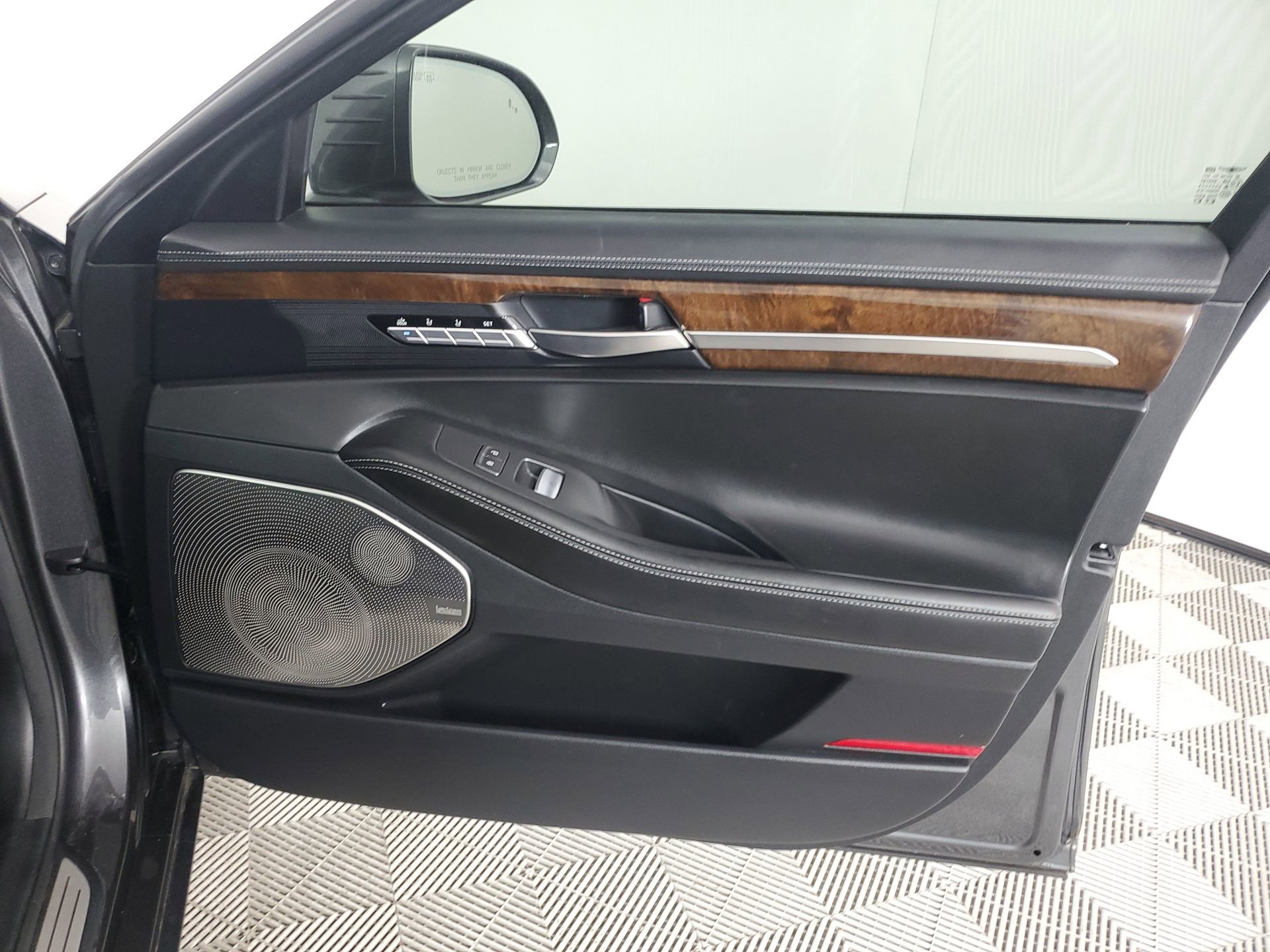 Used 2017 Genesis G90 3.3T Premium image 25