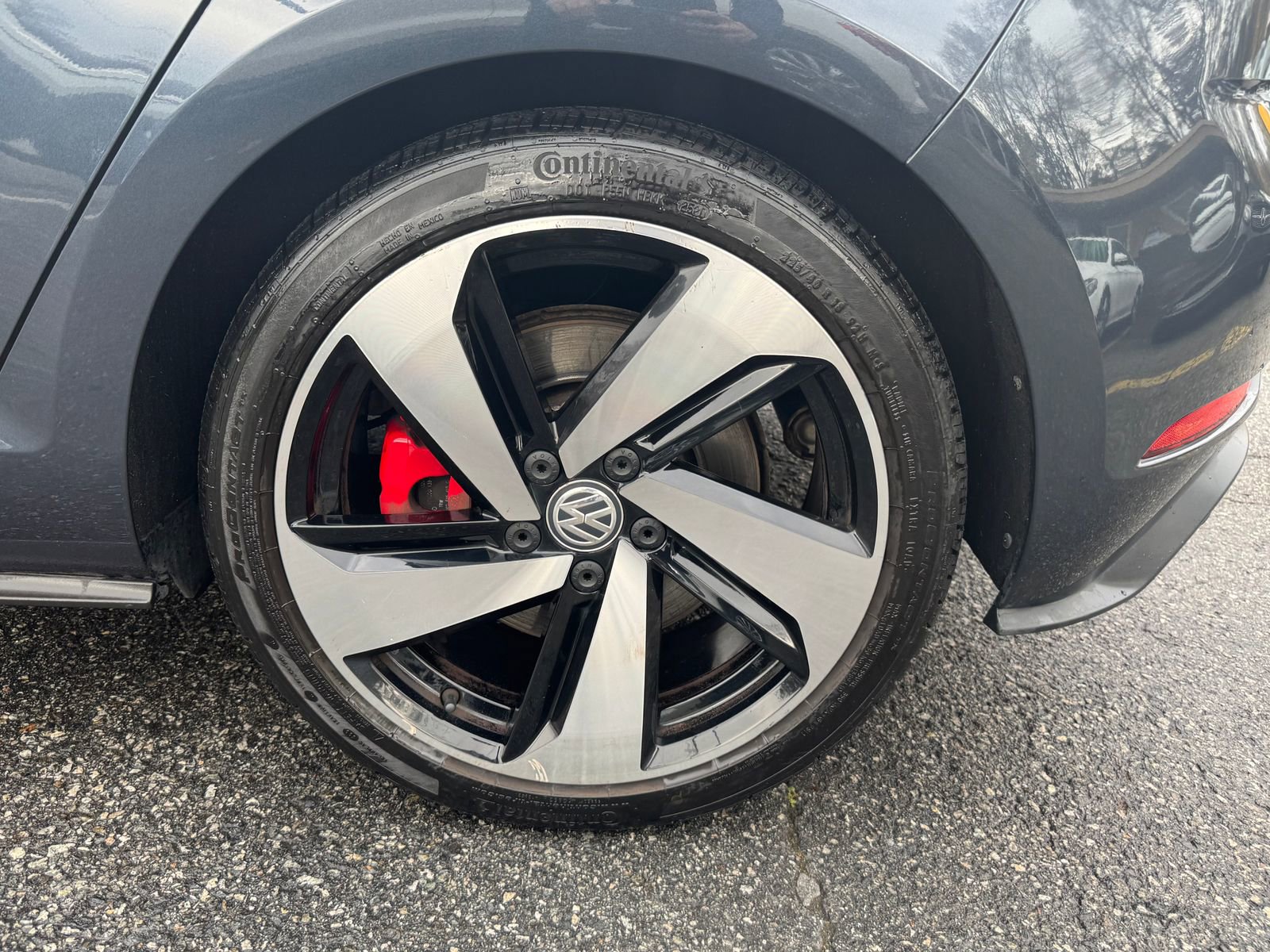 Used 2018 Volkswagen GTI SE w/ SE Leather Package image 32