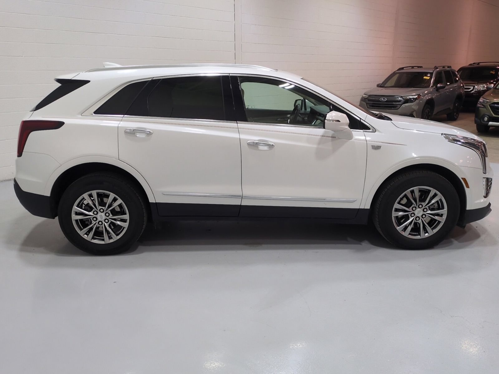 Used 2023 Cadillac XT5 Premium Luxury AWD/4WD image 2