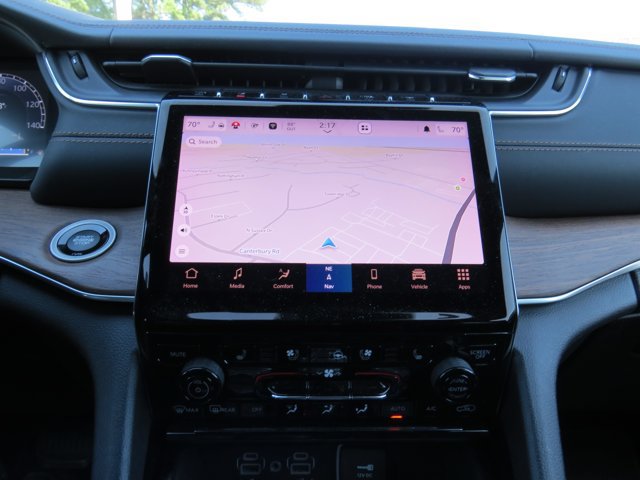 Used 2022 Jeep Grand Cherokee Summit w/ Luxury Tech Group V AWD/4WD image 21