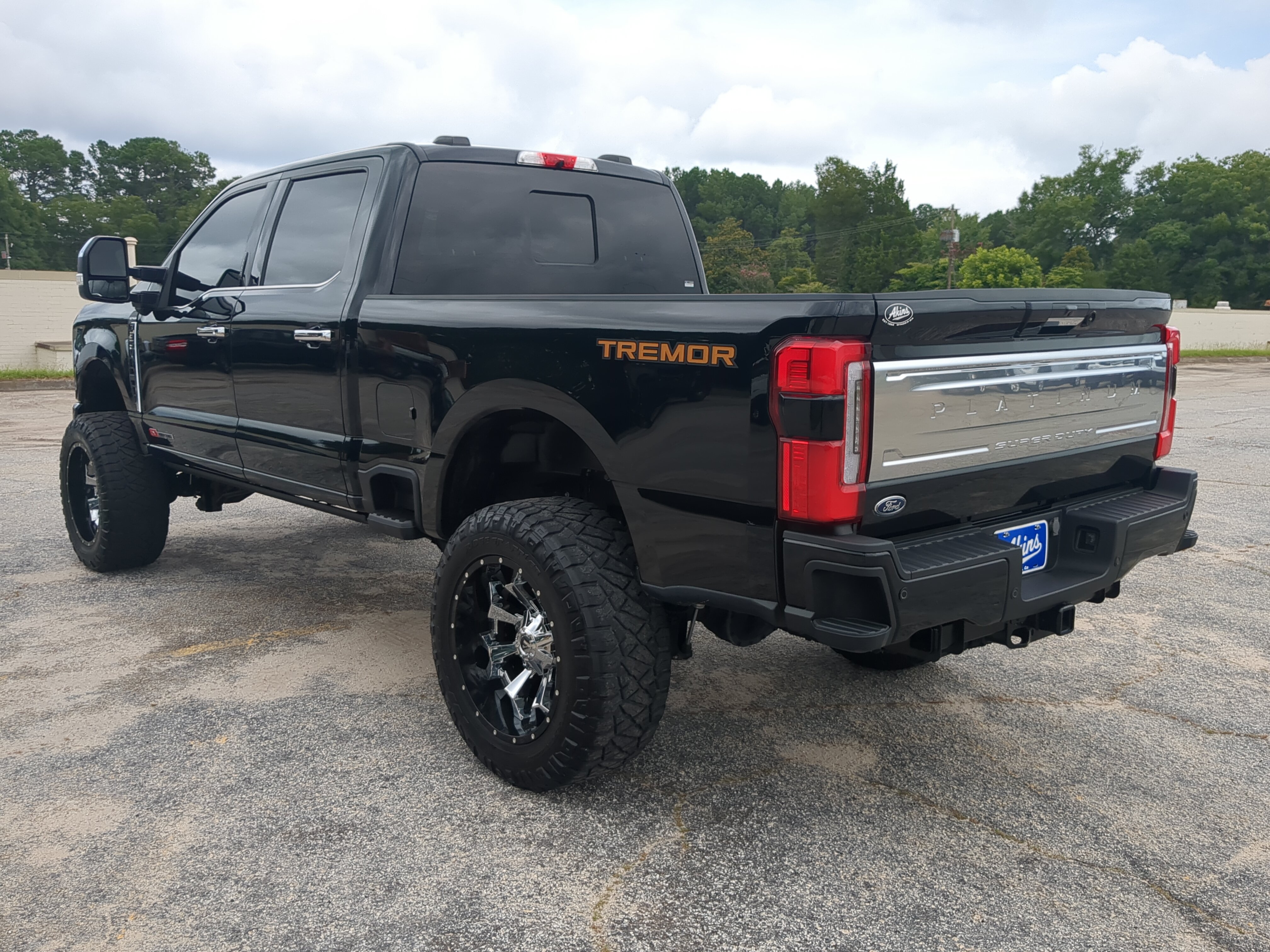 Used 2024 Ford F350 Platinum w/ Tremor Off-Road Package AWD/4WD image 5