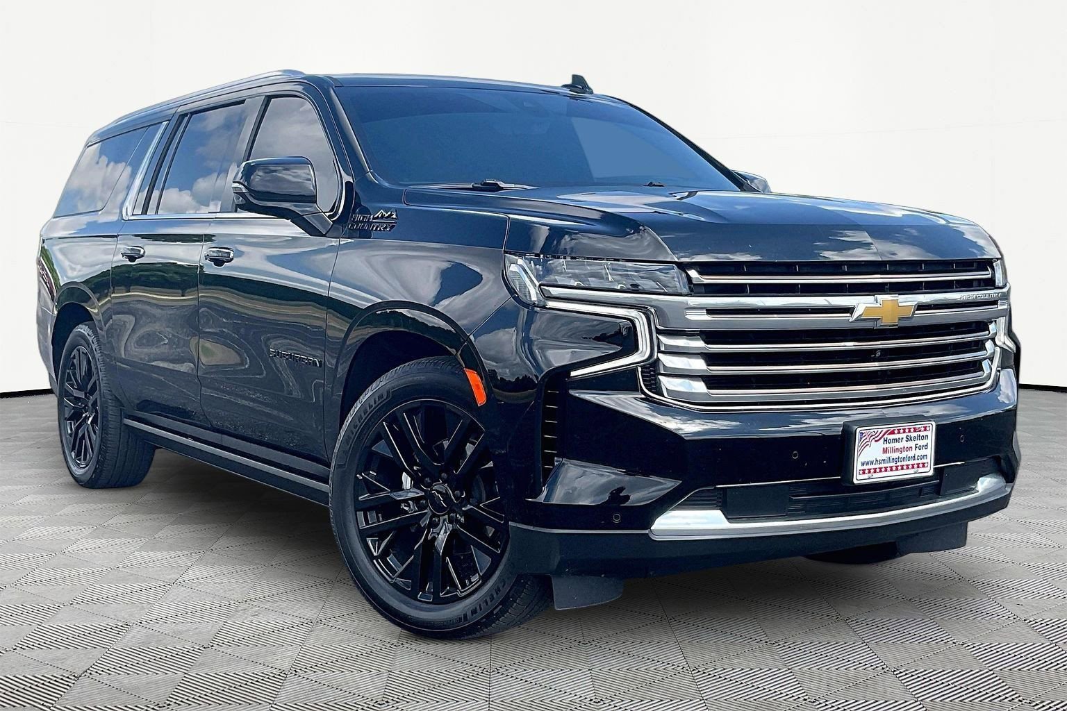 Used 2022 Chevrolet Suburban High Country AWD/4WD image 1