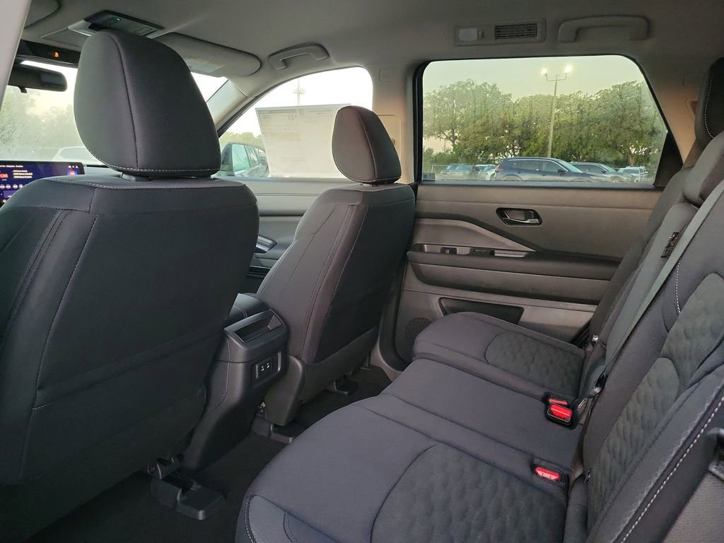 New 2026 Nissan Pathfinder SV image 5