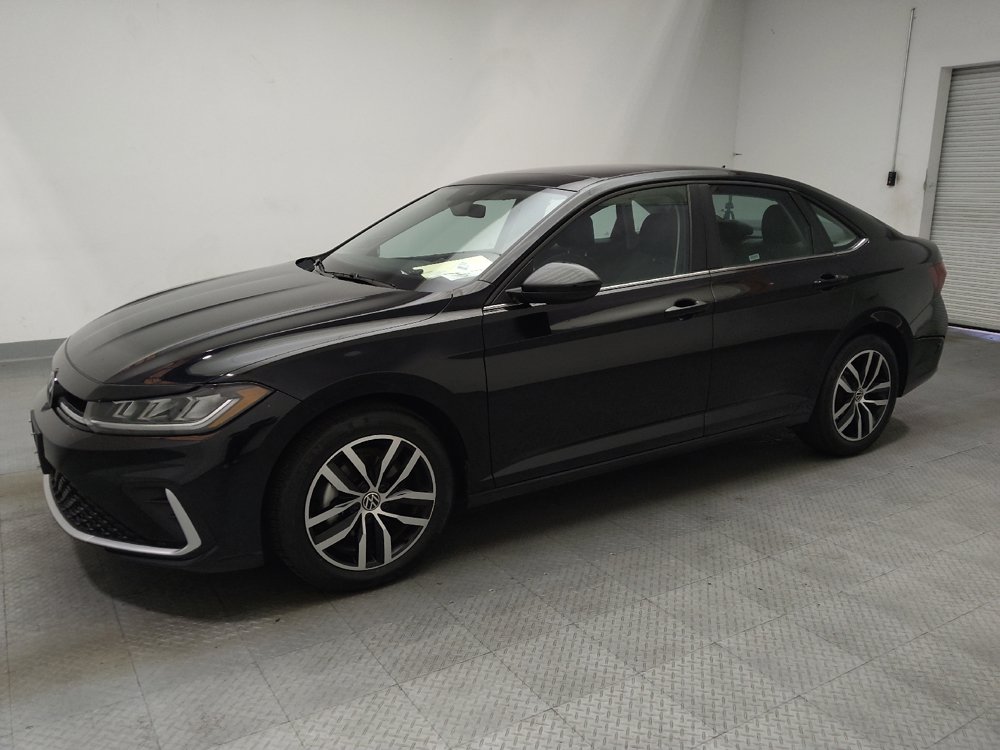 Used 2025 Volkswagen Jetta SE FWD image 2