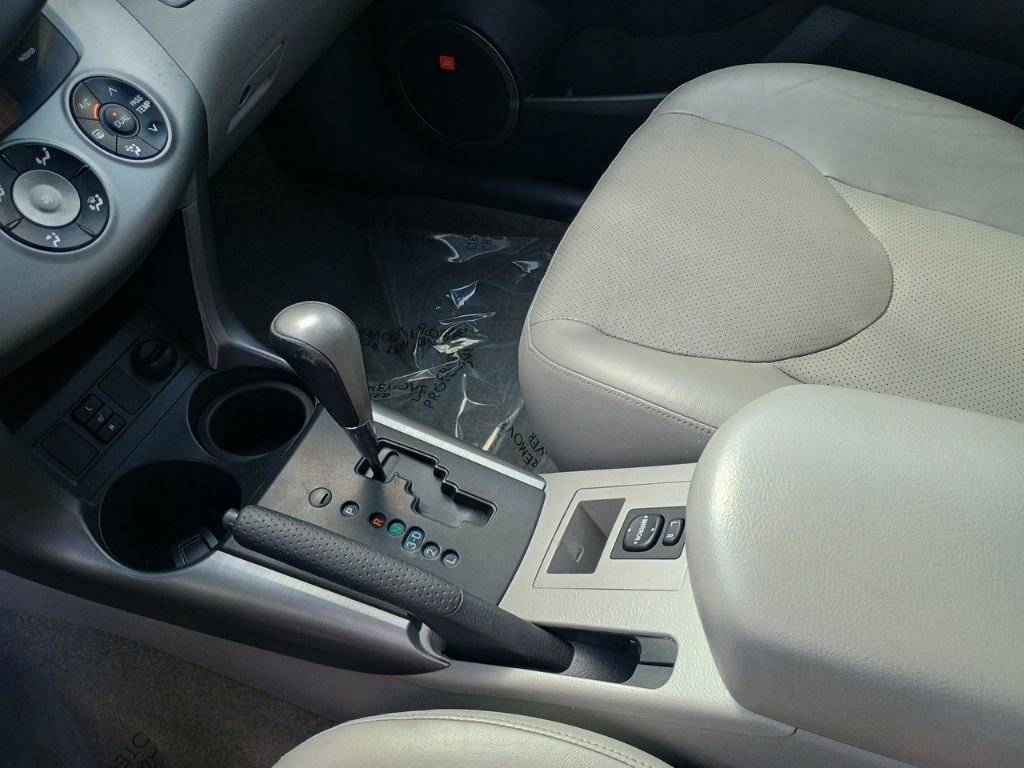 Used 2007 Toyota RAV4 Limited image 31