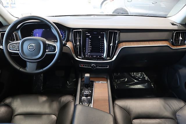 Used 2024 Volvo S60 B5 Plus AWD/4WD image 27