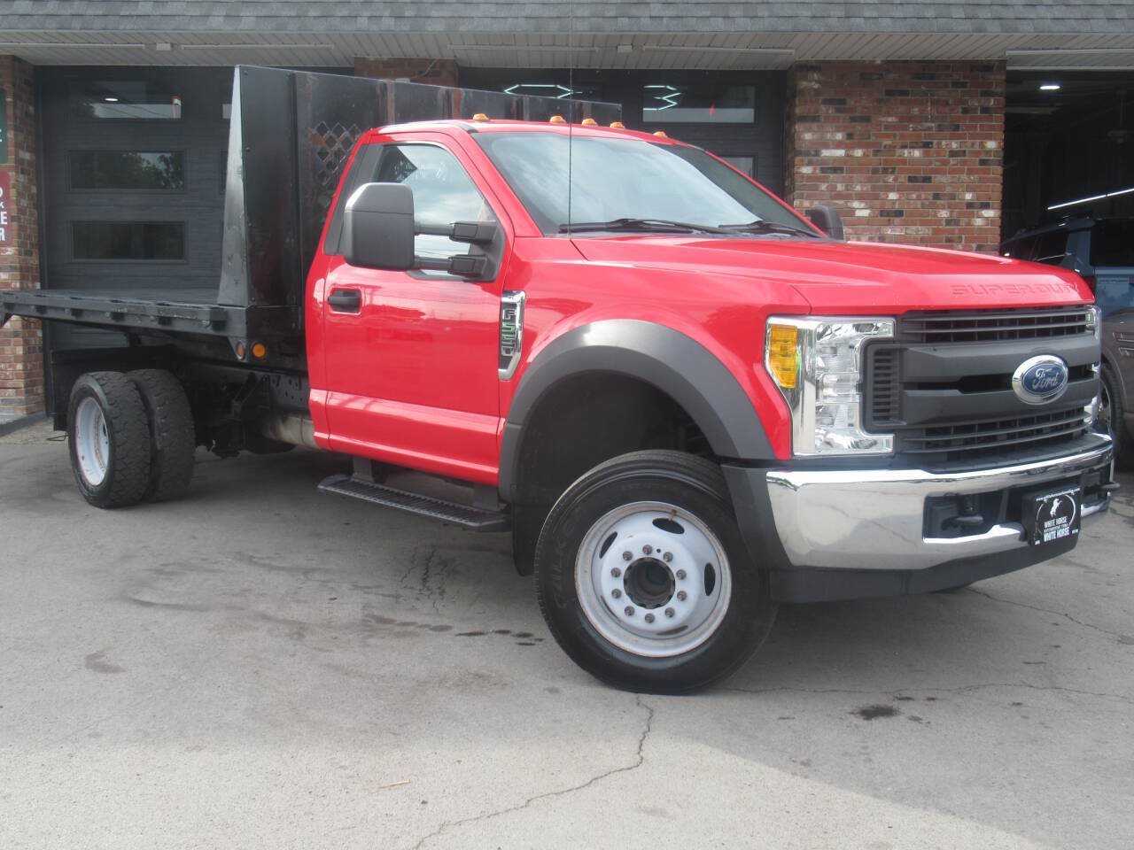 Used 2017 Ford F550 2WD Regular Cab Super Duty image 2